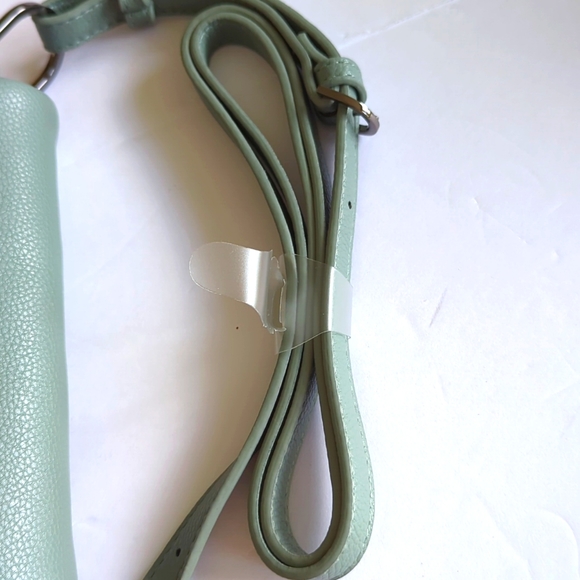 A New Day Women's Small Green Crossbody Or Shoulder Strap Purse Magnetic Closure - Picture 4 of 8